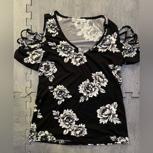 Women’s flower blouse. Size Large.